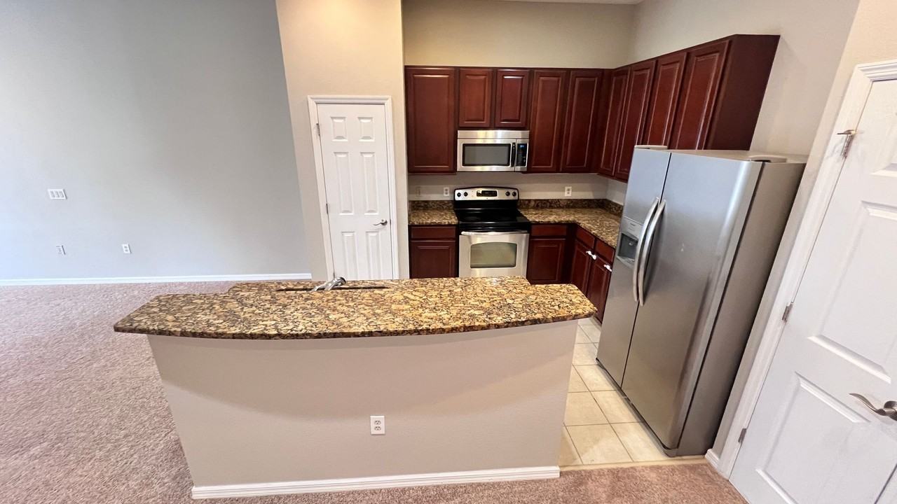 3736 Avalon Park East Blvd - Photo 7 of 43