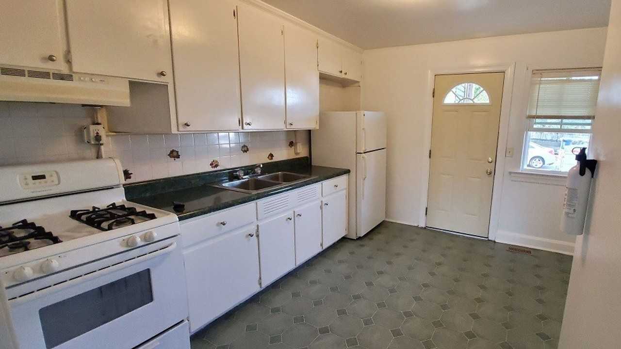 Inlet Pointe Apartments - Photo 3 of 11