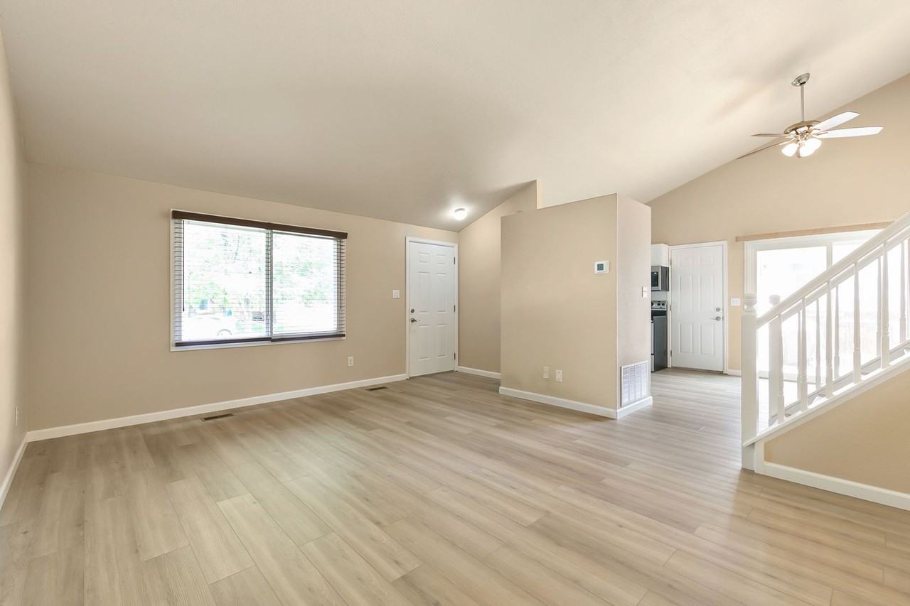 419 Albion Way - Photo 4 of 16