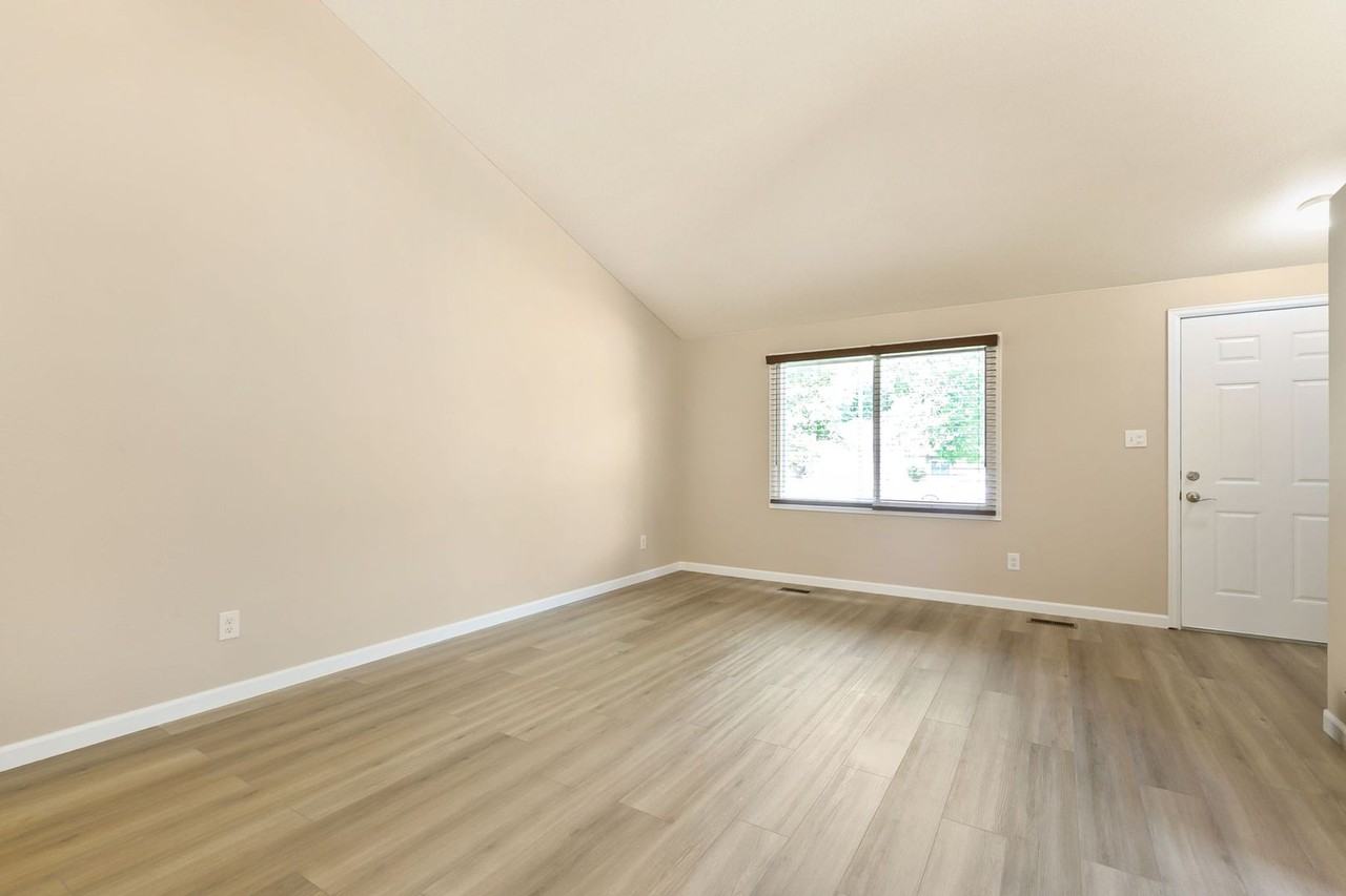 419 Albion Way - Photo 5 of 16