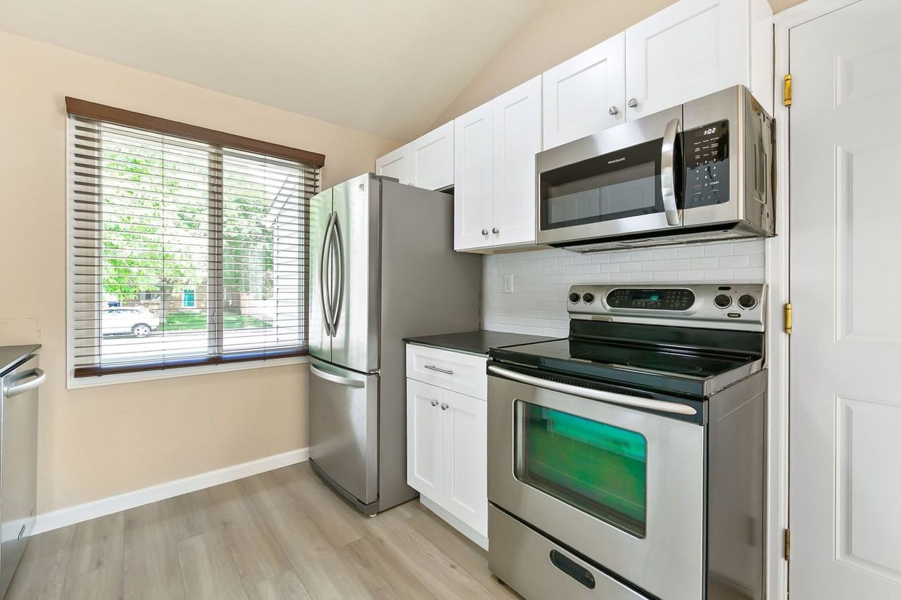 419 Albion Way - Photo 7 of 16