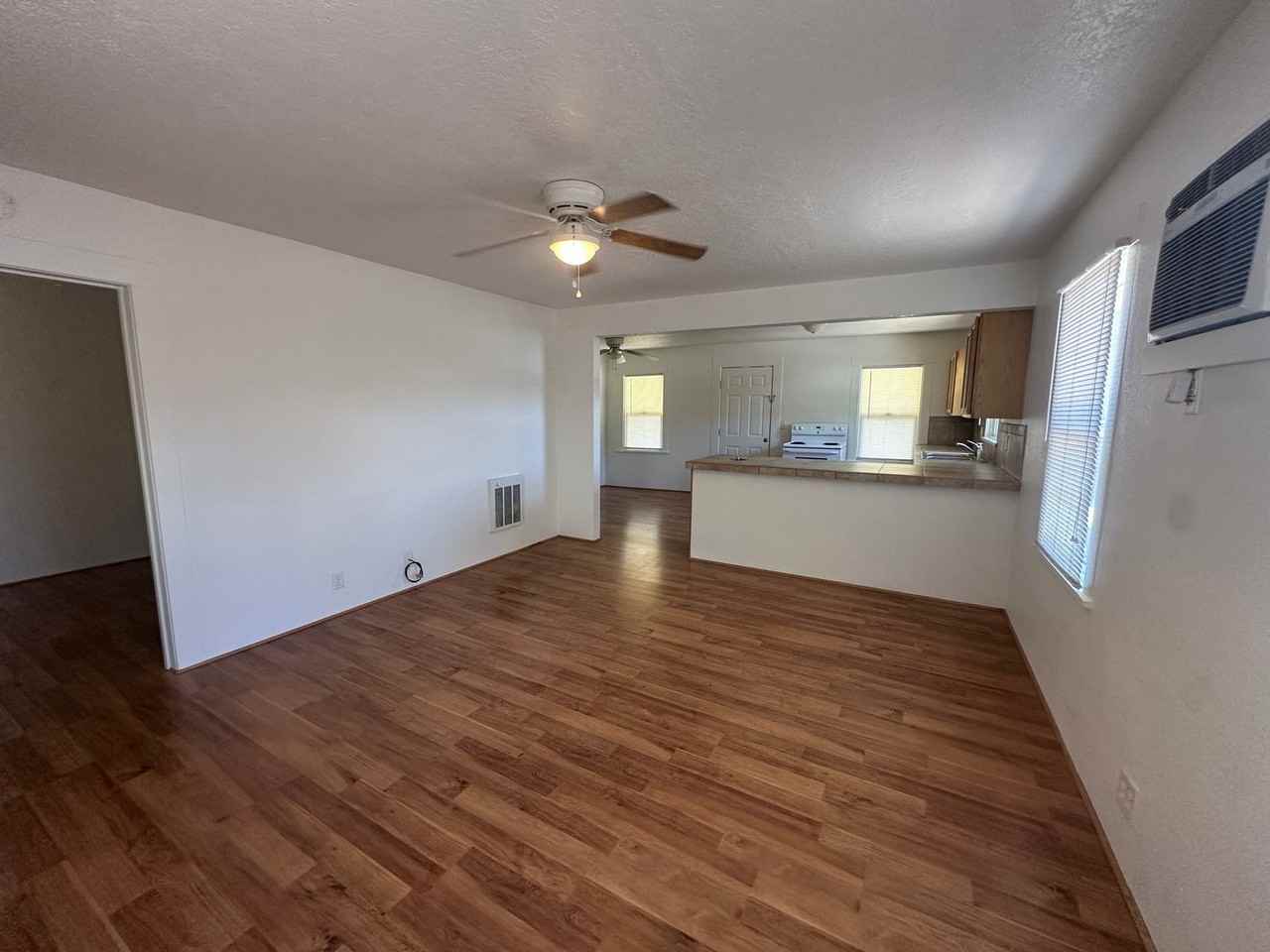 182 N Shepherd St - Photo 3 of 9