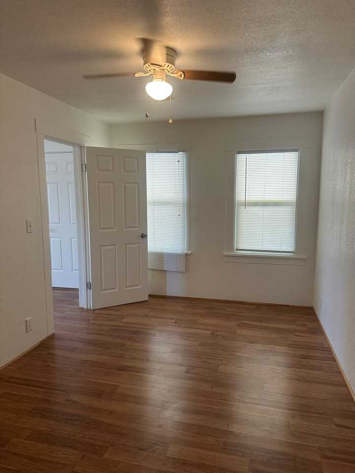 182 N Shepherd St - Photo 6 of 9