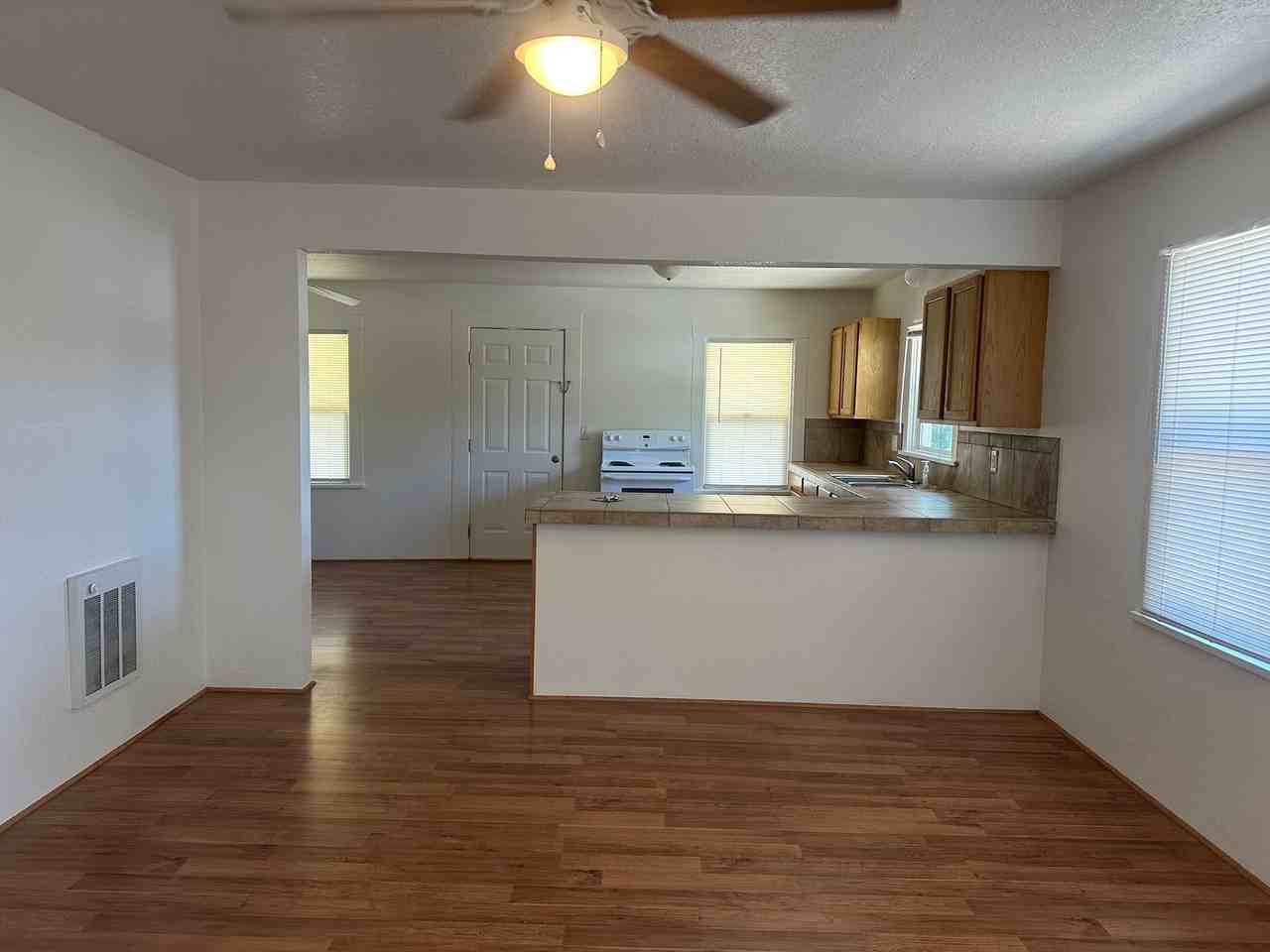 182 N Shepherd St - Photo 7 of 9