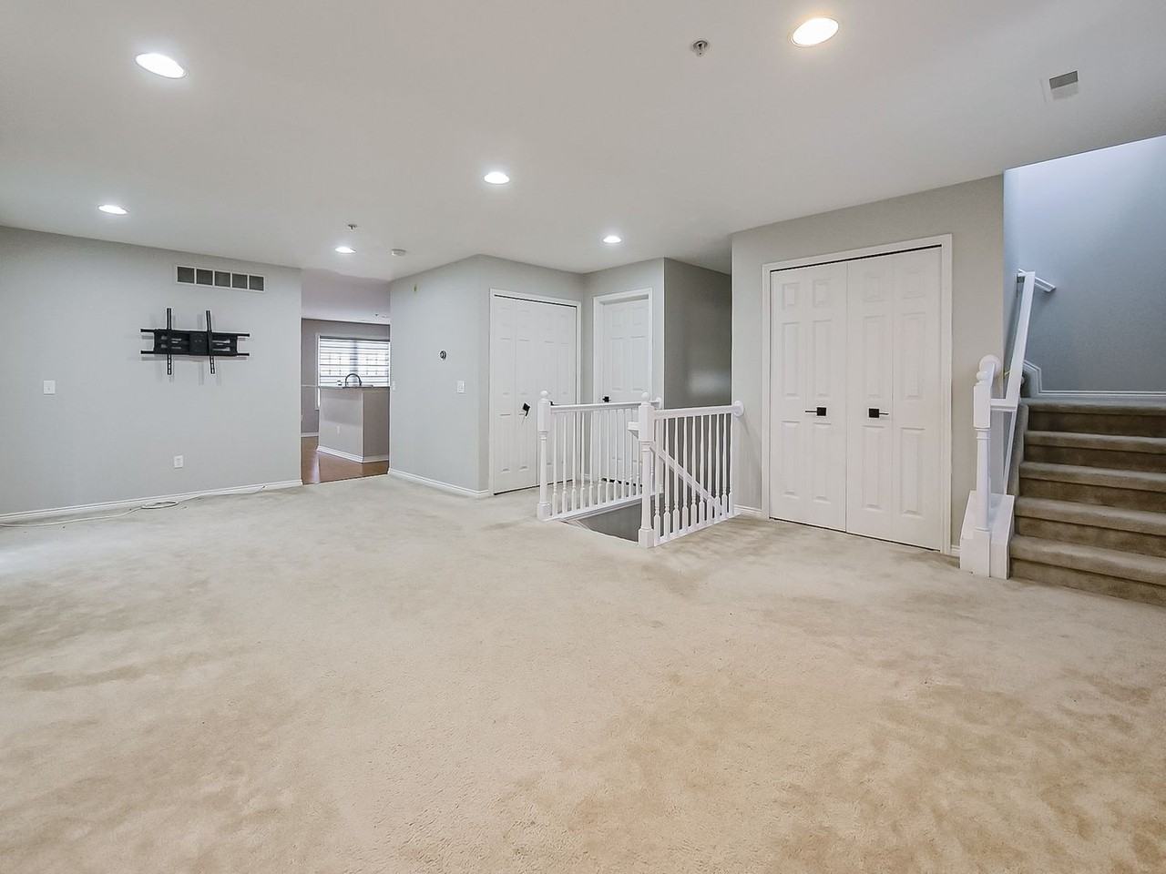 50107 Harding St - Photo 4 of 29