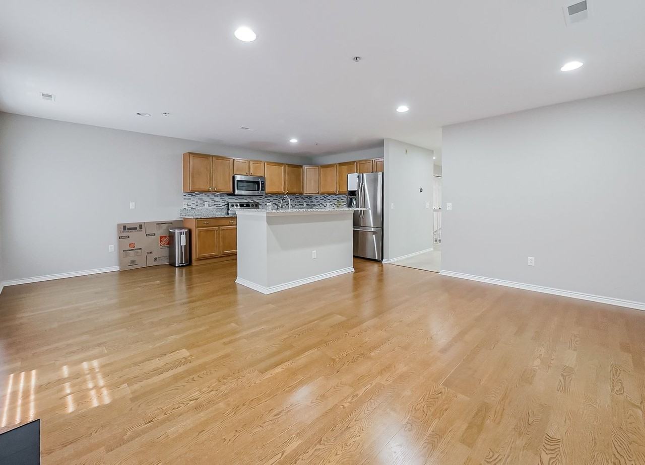 50107 Harding St - Photo 7 of 29
