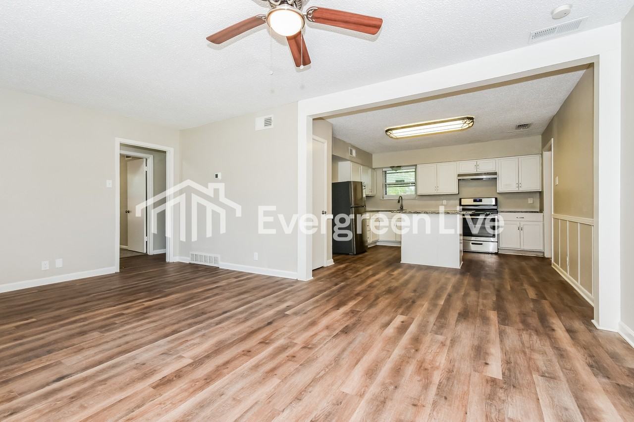 3504 Hilton Dr - Photo 5 of 16