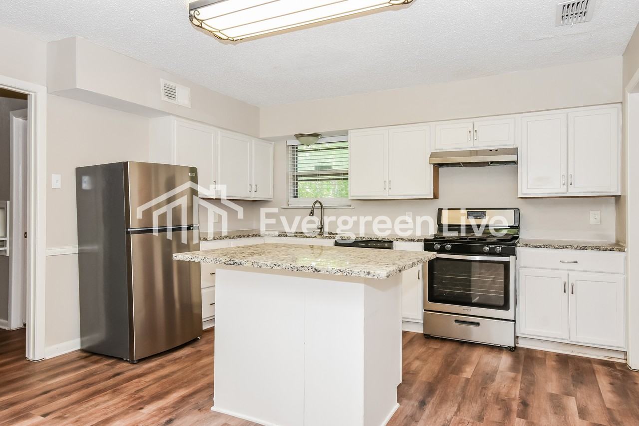 3504 Hilton Dr - Photo 3 of 16