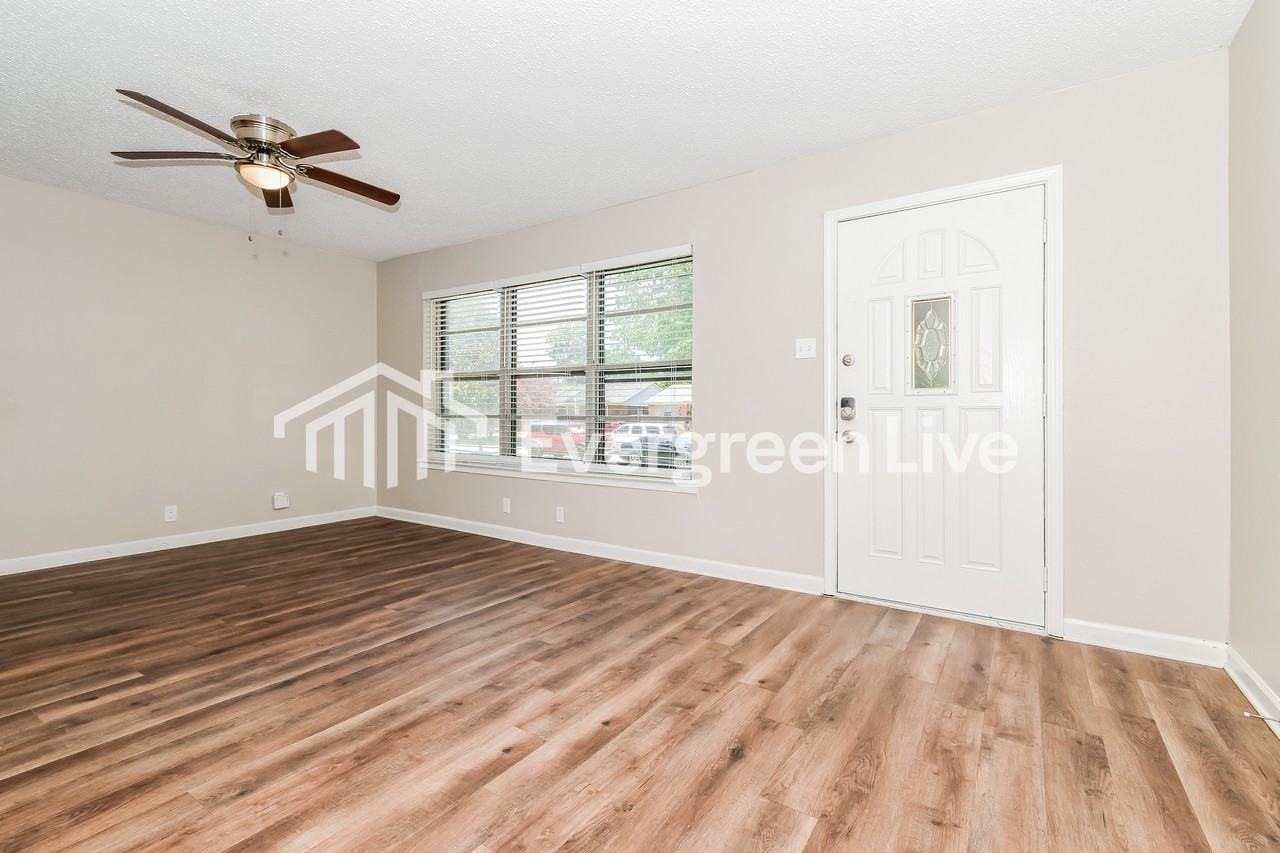 3504 Hilton Dr - Photo 6 of 16