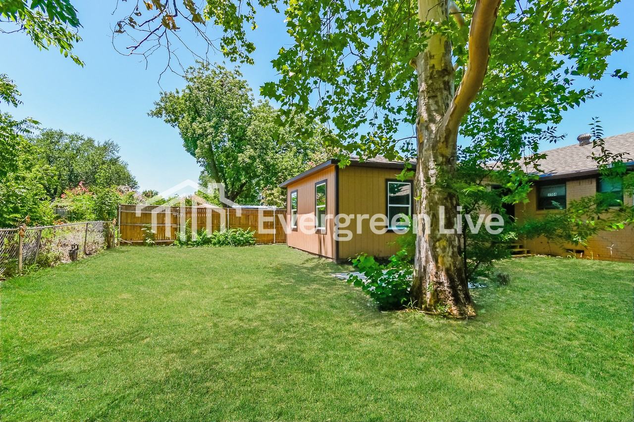 3504 Hilton Dr - Photo 2 of 14