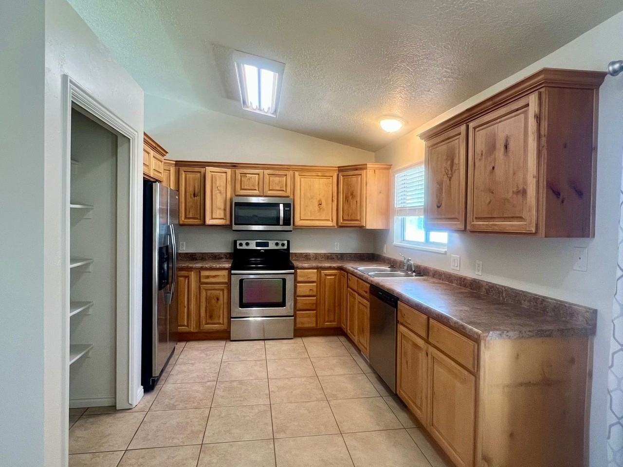 1412 N 220 E - Photo 2 of 14