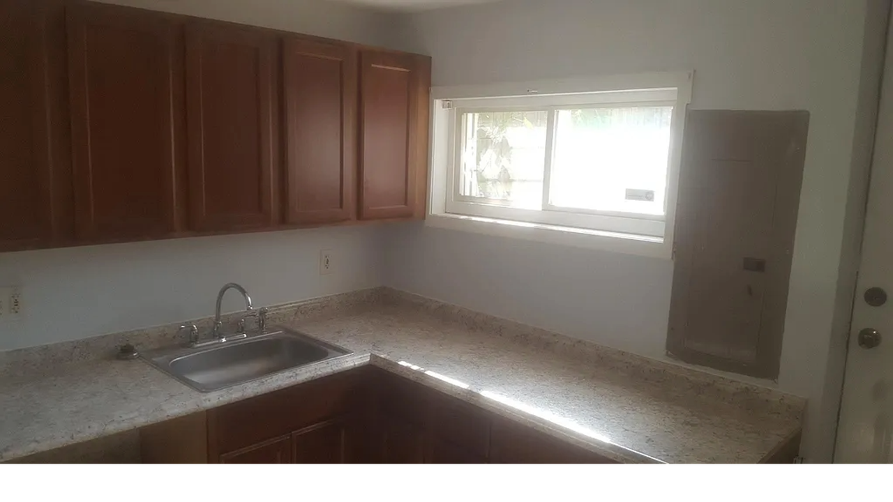 222 S Stricker St - Photo 5 of 7