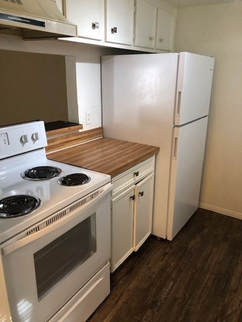 1505 N Locust St #7 - Photo 2 of 9