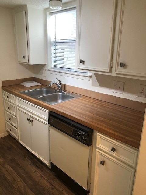 1505 N Locust St #7 - Photo 3 of 9