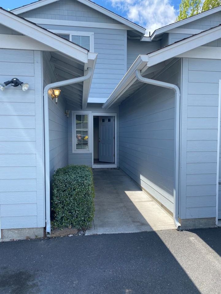 161- SW Yew Ave (4 units) - Photo 2 of 25