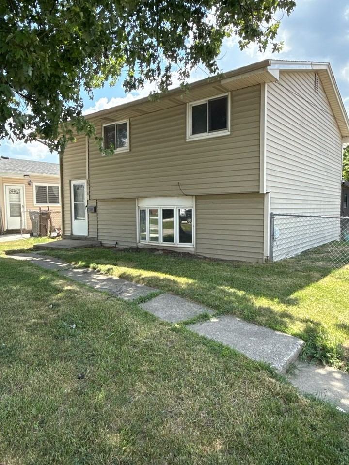 20110 Abrahm St - Photo 2 of 20