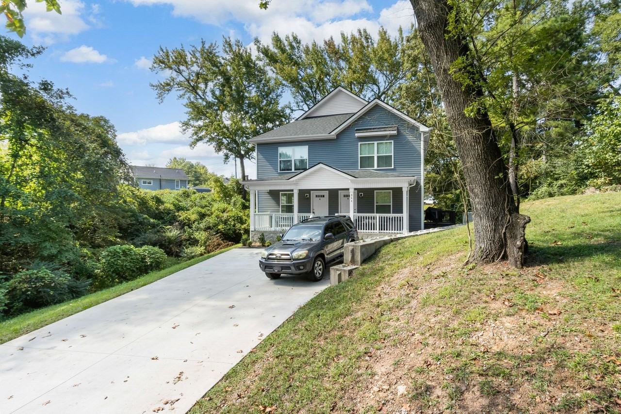 Brand New 2 Story Duplex!!  Close to Downtown with 3 bedrooms and 2 baths. - Photo 3 of 25