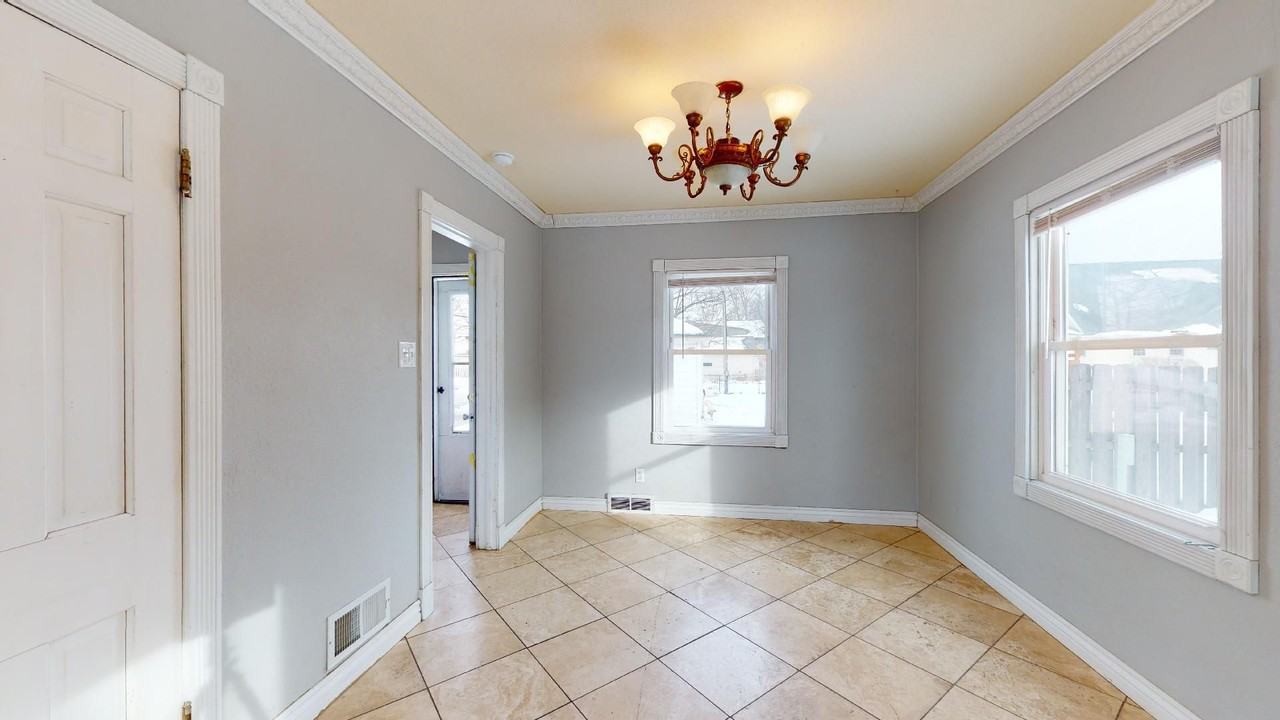 912 Grand Ave - Photo 5 of 15