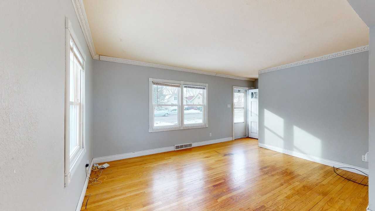 912 Grand Ave - Photo 6 of 15