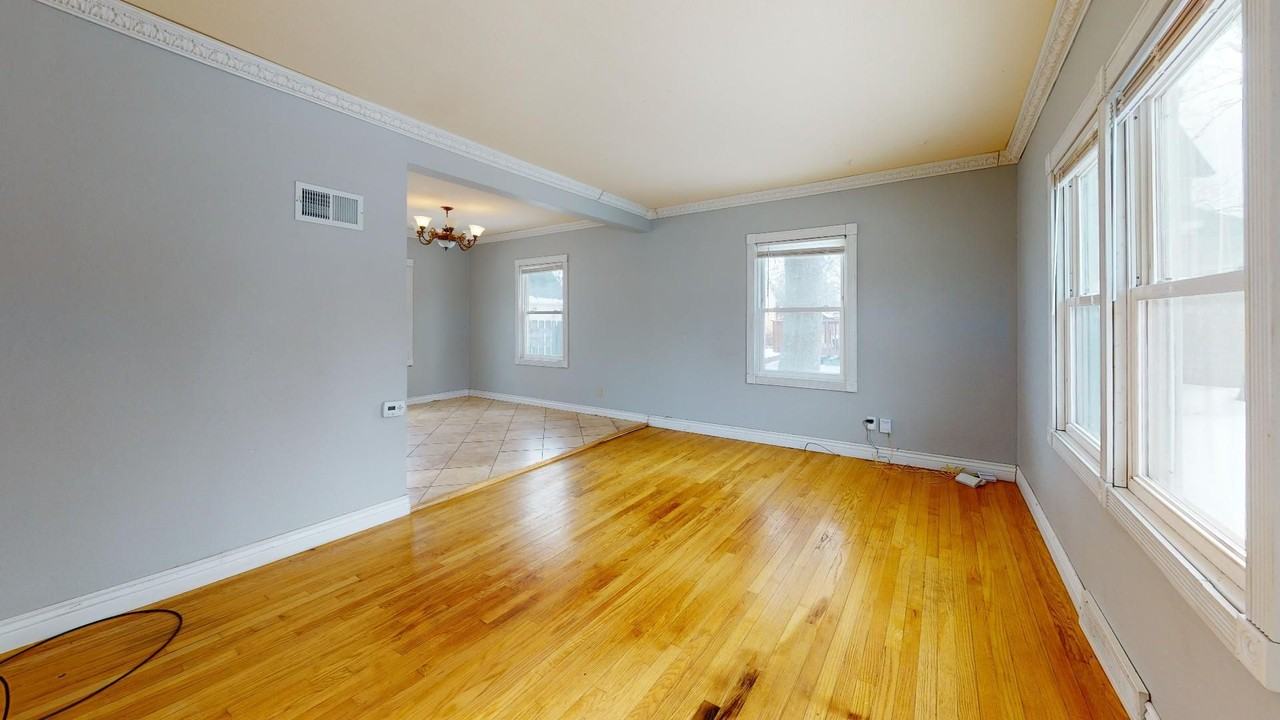 912 Grand Ave - Photo 7 of 15