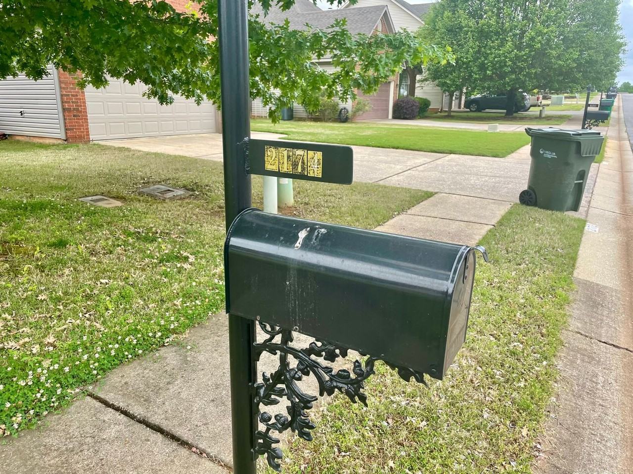 2174 Parsons Dr - Photo 2 of 17