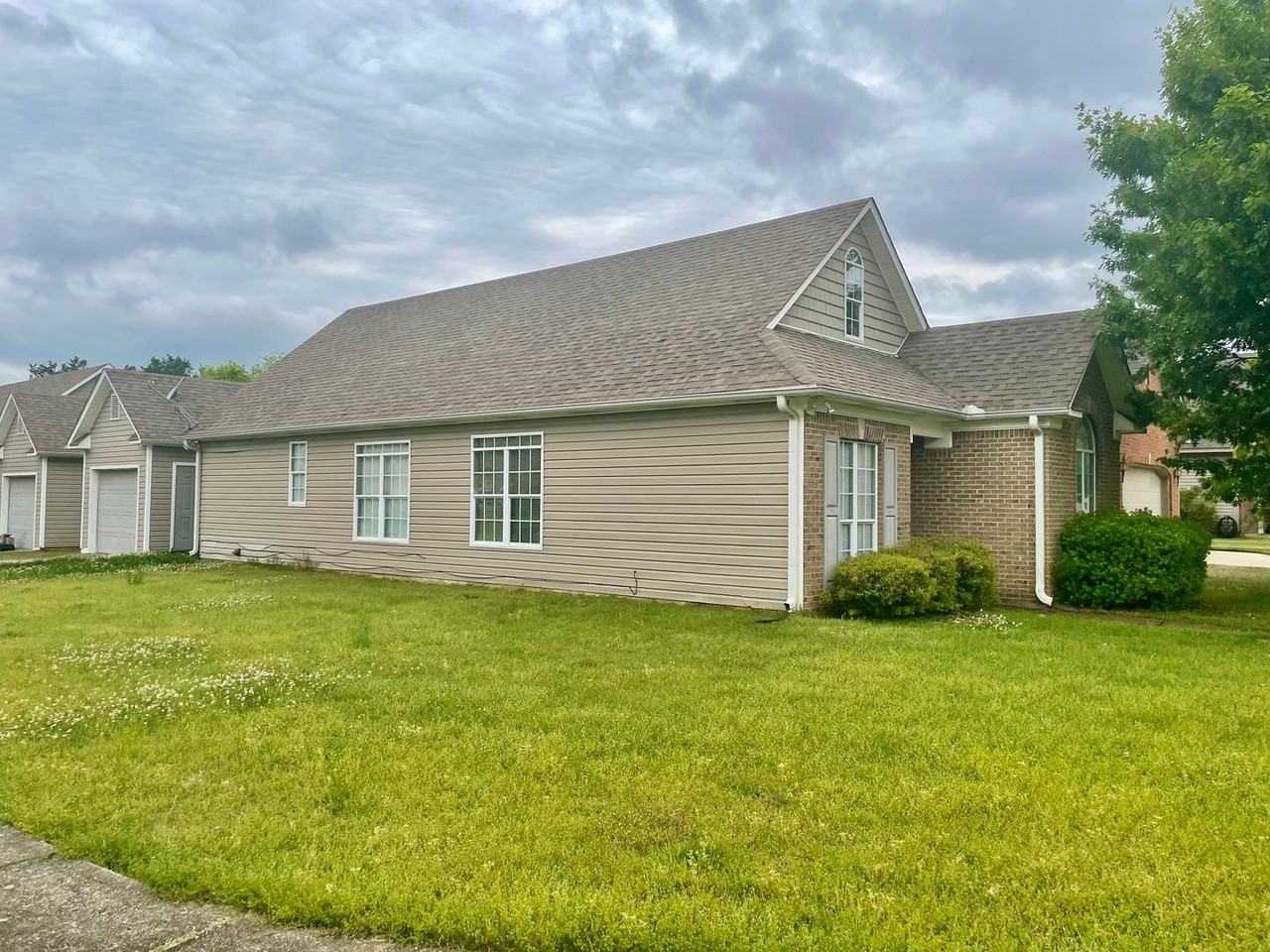 2174 Parsons Dr - Photo 3 of 17