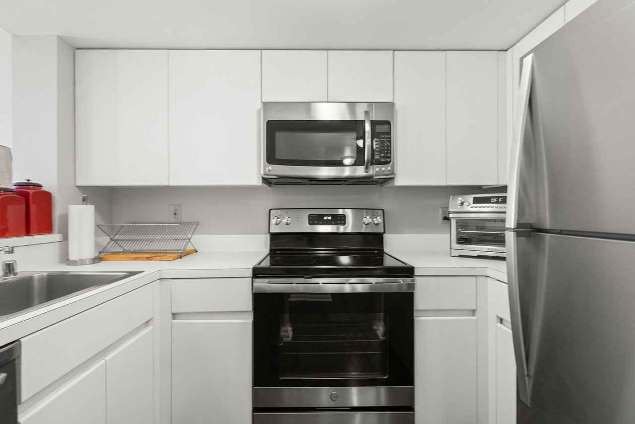 801 Pennsylvania Ave Nw #1224 - Photo 5 of 38
