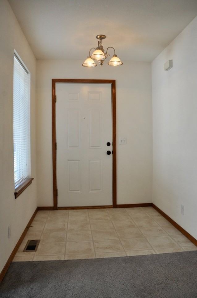 661 W Bushwood Ave - Photo 3 of 22