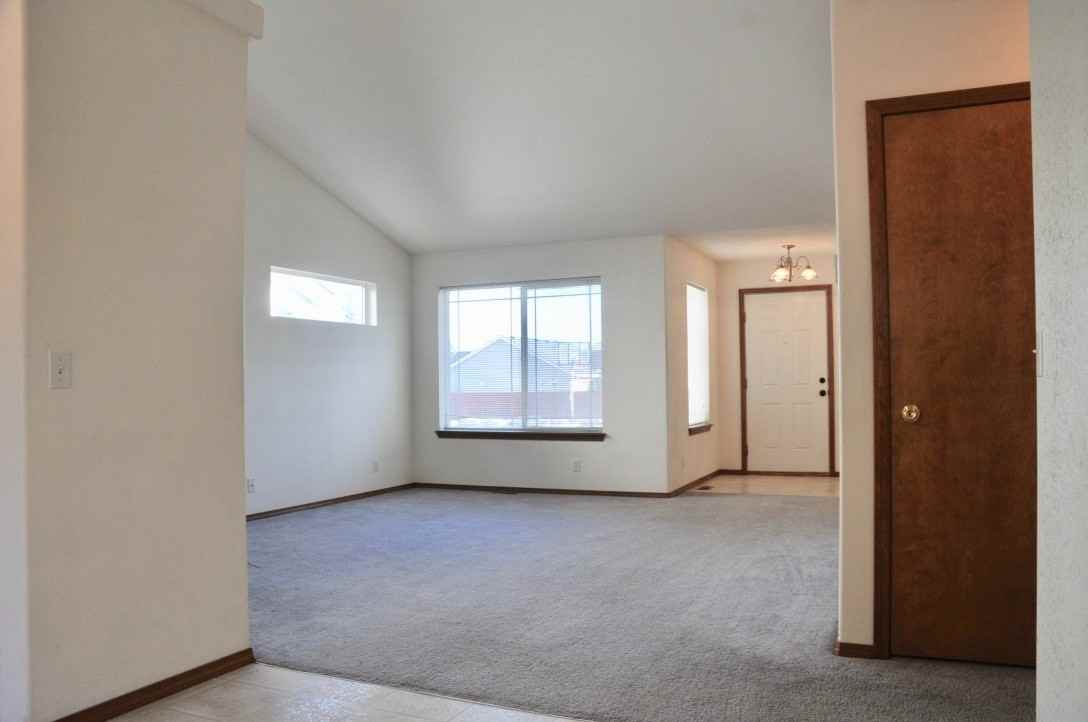 661 W Bushwood Ave - Photo 4 of 22