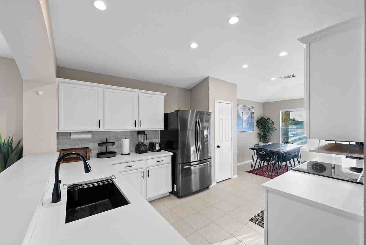 6117 Los Cielos Blvd - Photo 2 of 34