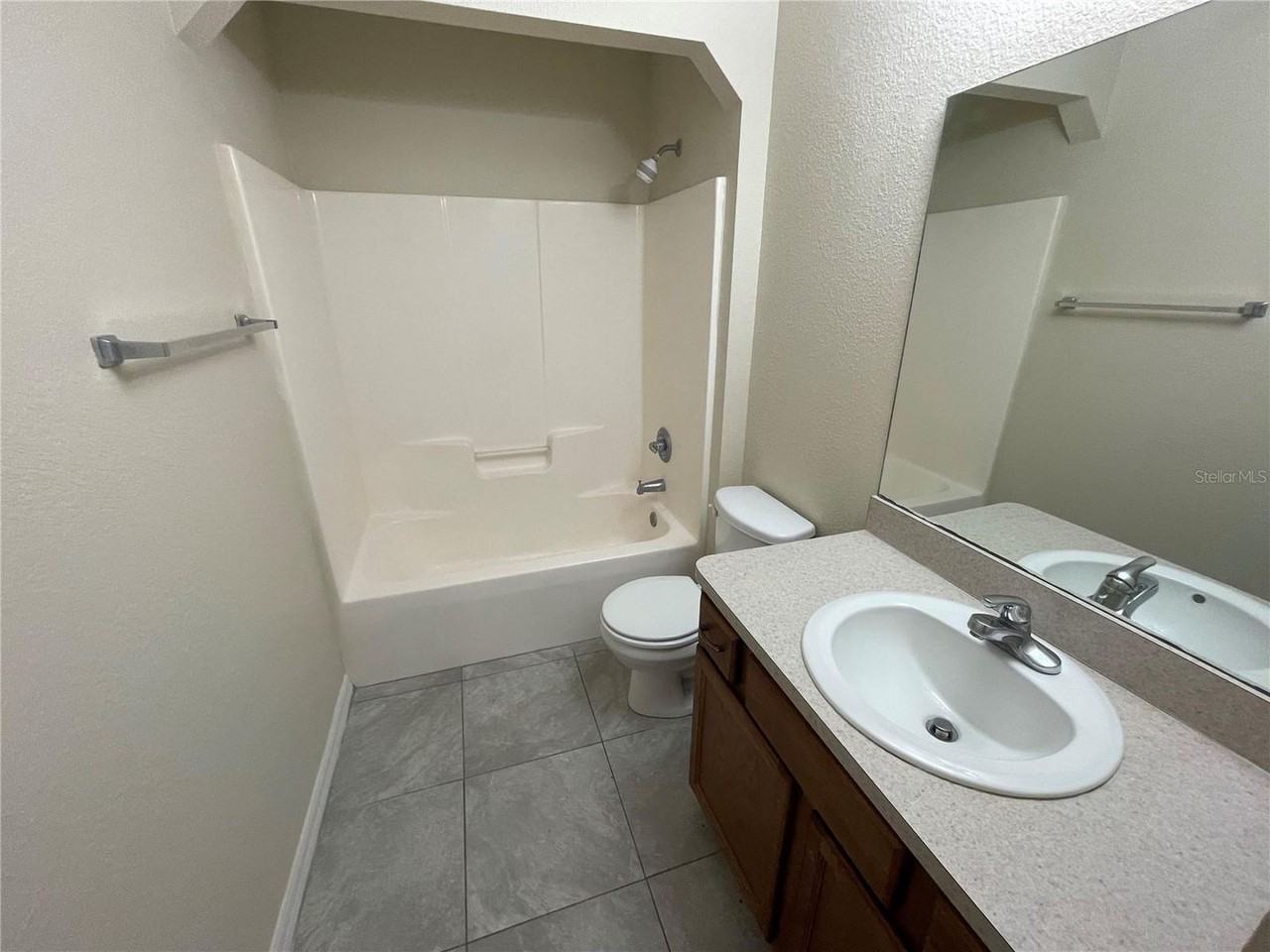 61 Laurel Dr - Photo 7 of 9