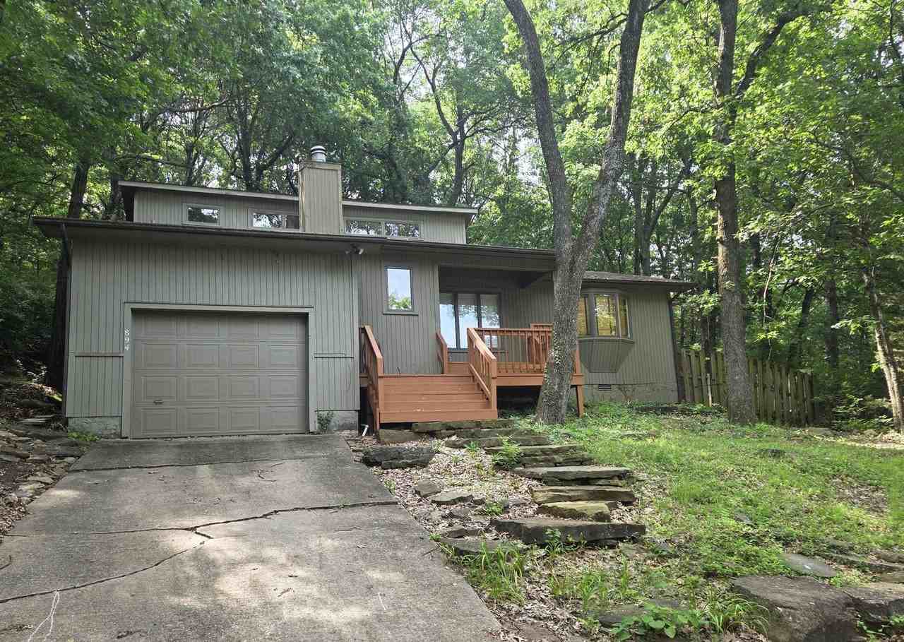 894 N Lewis Ave - Photo 2 of 12