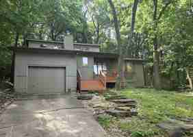 featured image of 894 N Lewis Ave