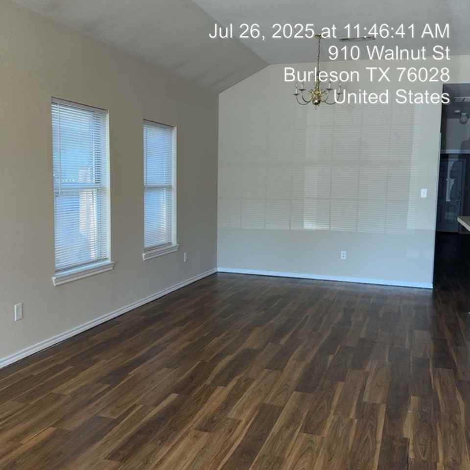 913 Walnut St - Photo 3 of 14