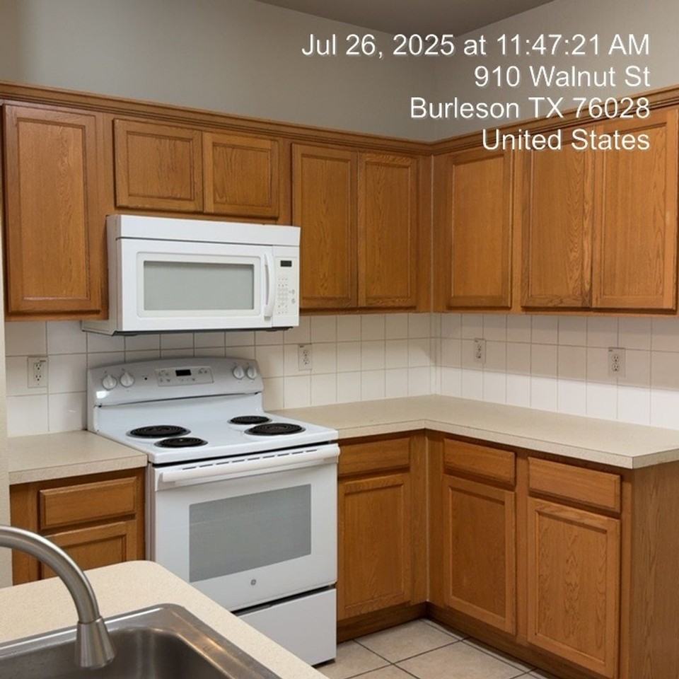 913 Walnut St - Photo 5 of 14