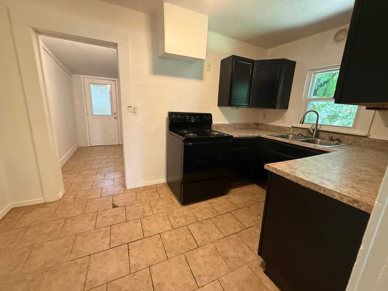 1727 N 9th St - Photo 7 of 12