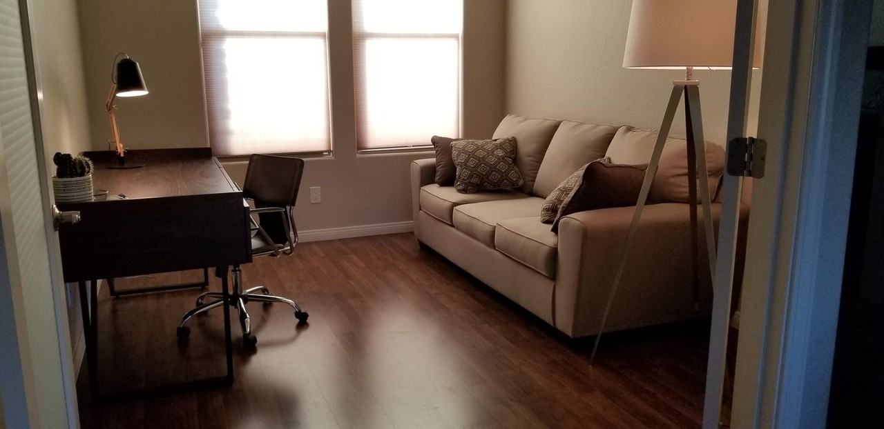 17531 West Cedarwood Lane - Photo 5 of 12