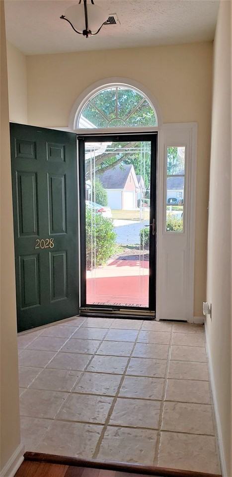 2028 Old Charleston Cir - Photo 2 of 19