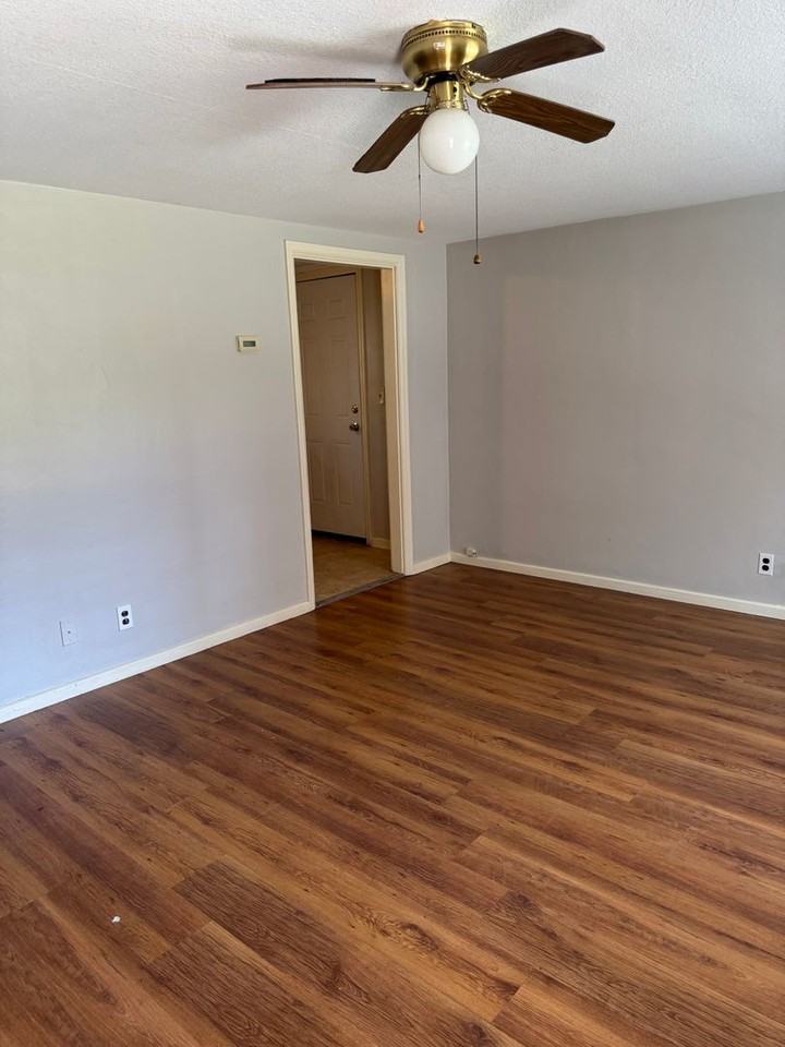 109 Kramer Ln - Photo 3 of 8