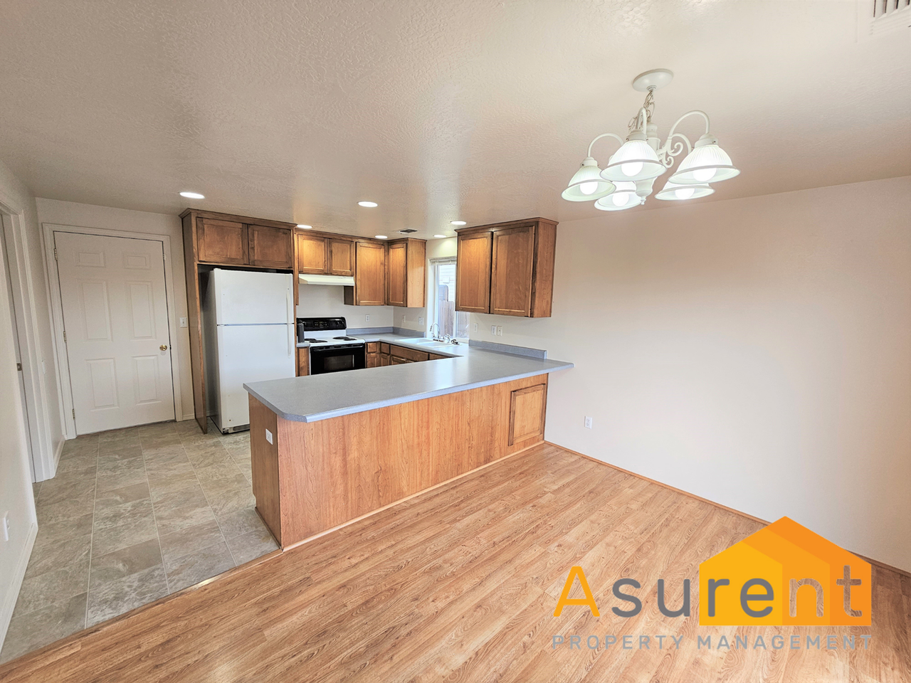 1430 Vista Dr - Photo 2 of 13