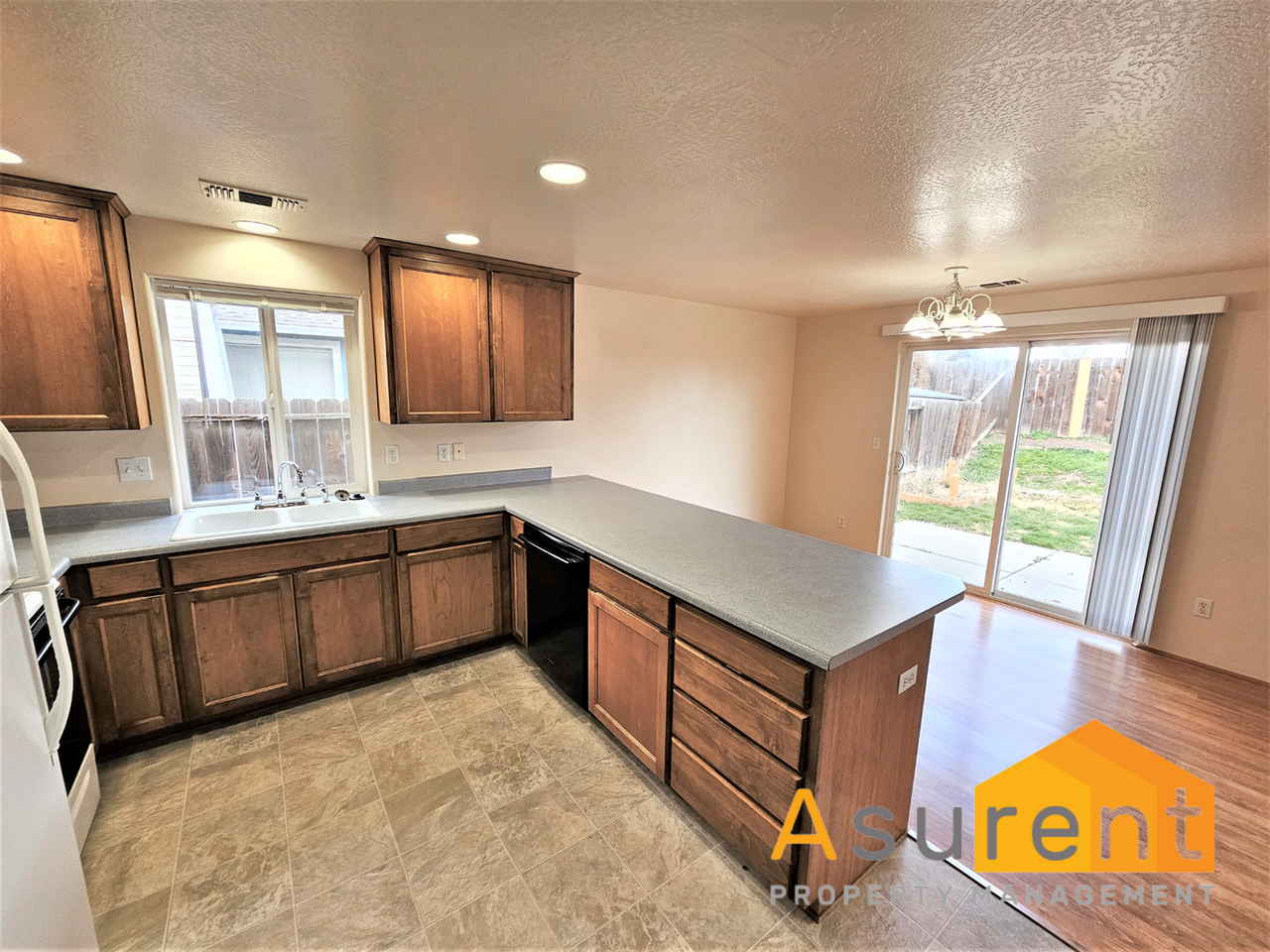 1430 Vista Dr - Photo 3 of 13