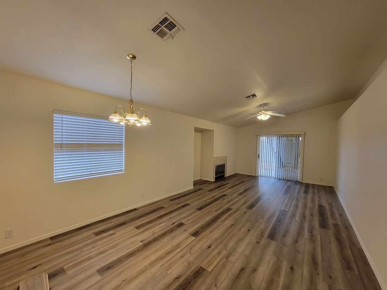 1562 Ash Ave - Photo 3 of 9