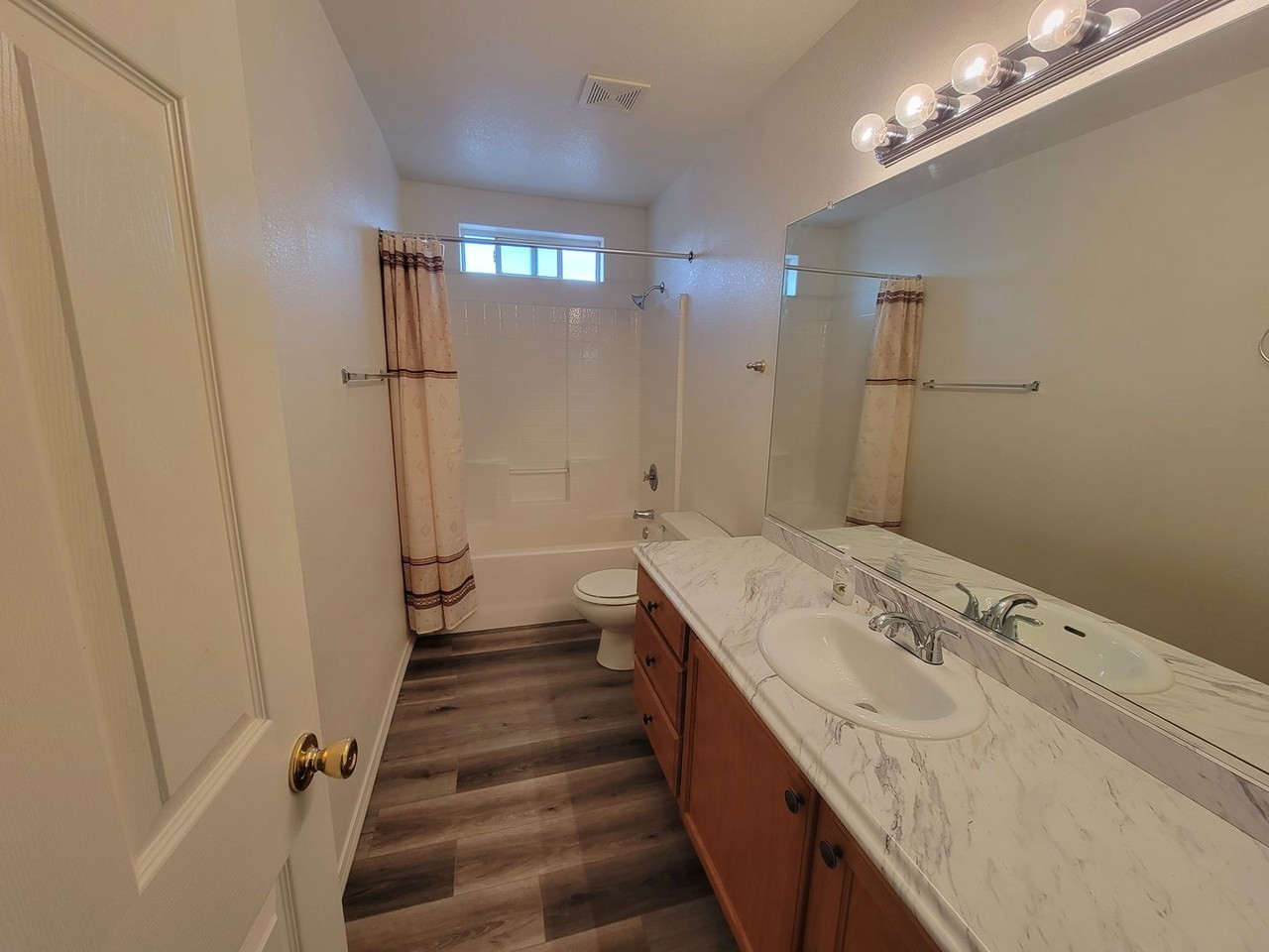 1562 Ash Ave - Photo 6 of 9