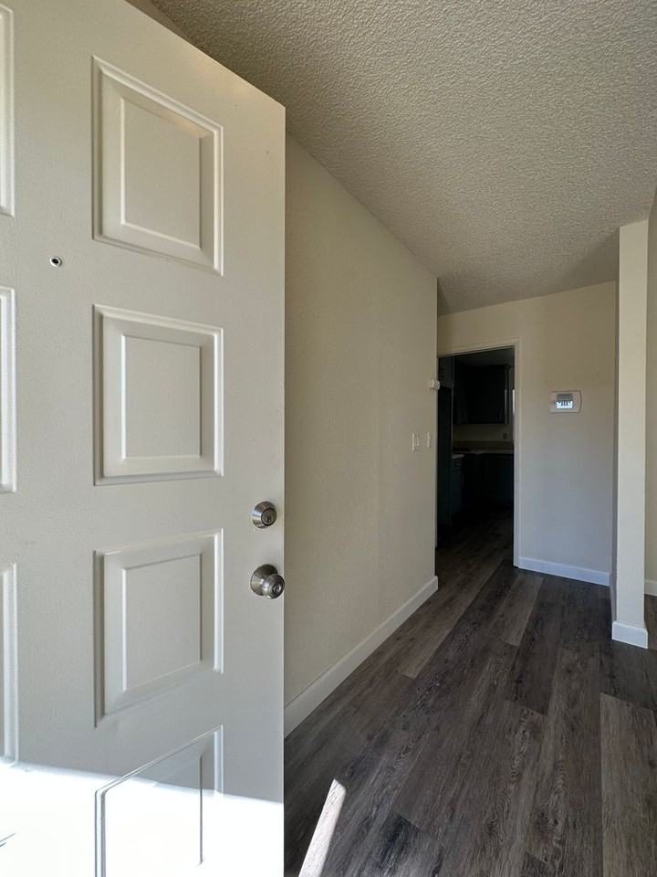 7955 Deer Lake Dr - Photo 3 of 26