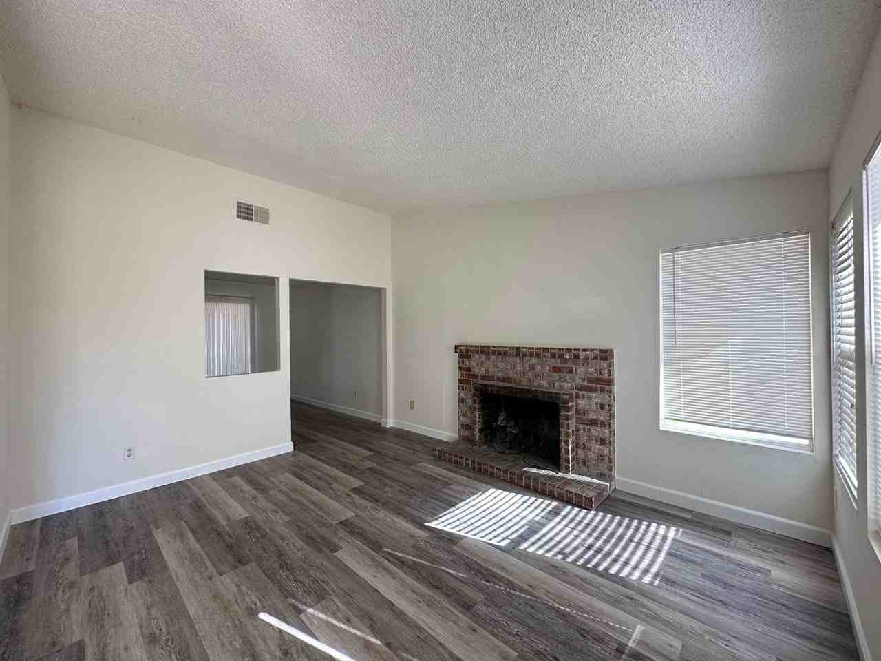 7955 Deer Lake Dr - Photo 4 of 26