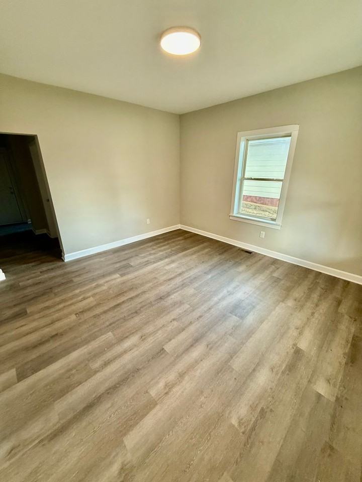 2028 Milford St - Photo 3 of 14