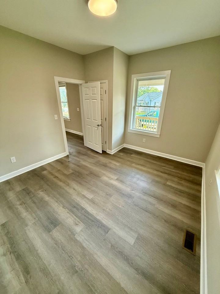2028 Milford St - Photo 4 of 14