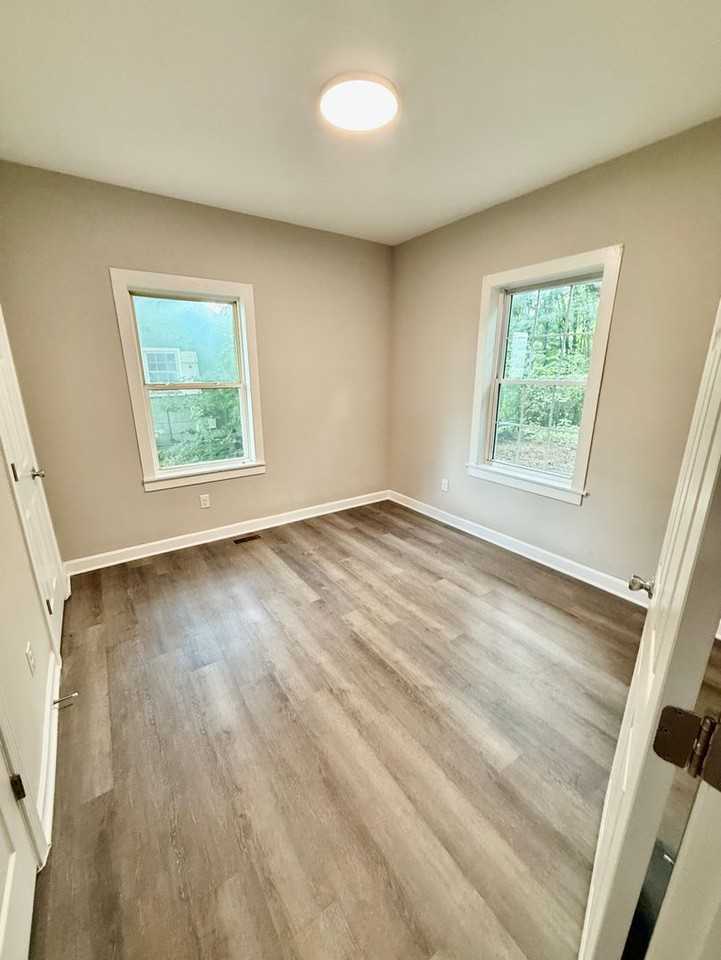 2028 Milford St - Photo 5 of 14