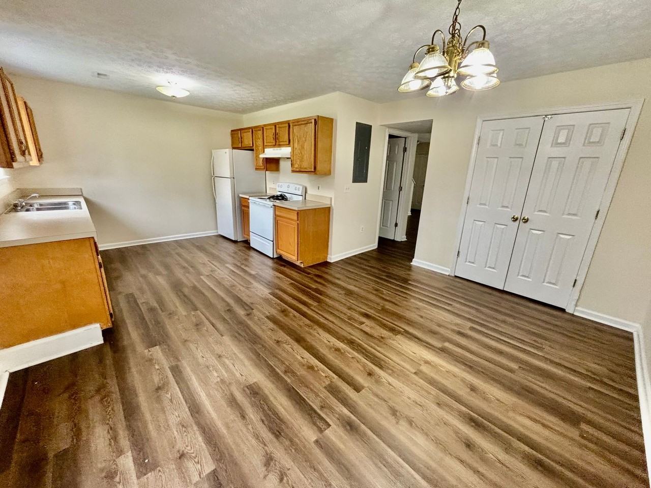 1029 Merrick Dr #2 - Photo 4 of 41