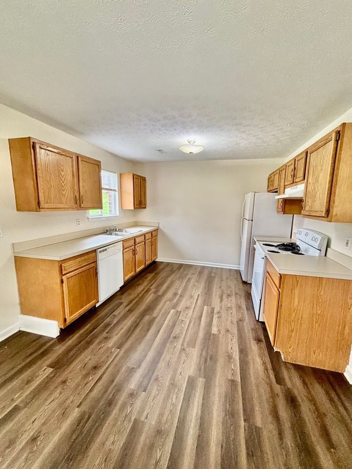 1029 Merrick Dr #2 - Photo 6 of 41